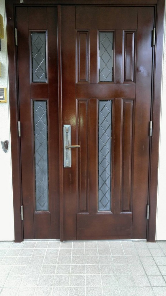 玄関木部製ドア塗装